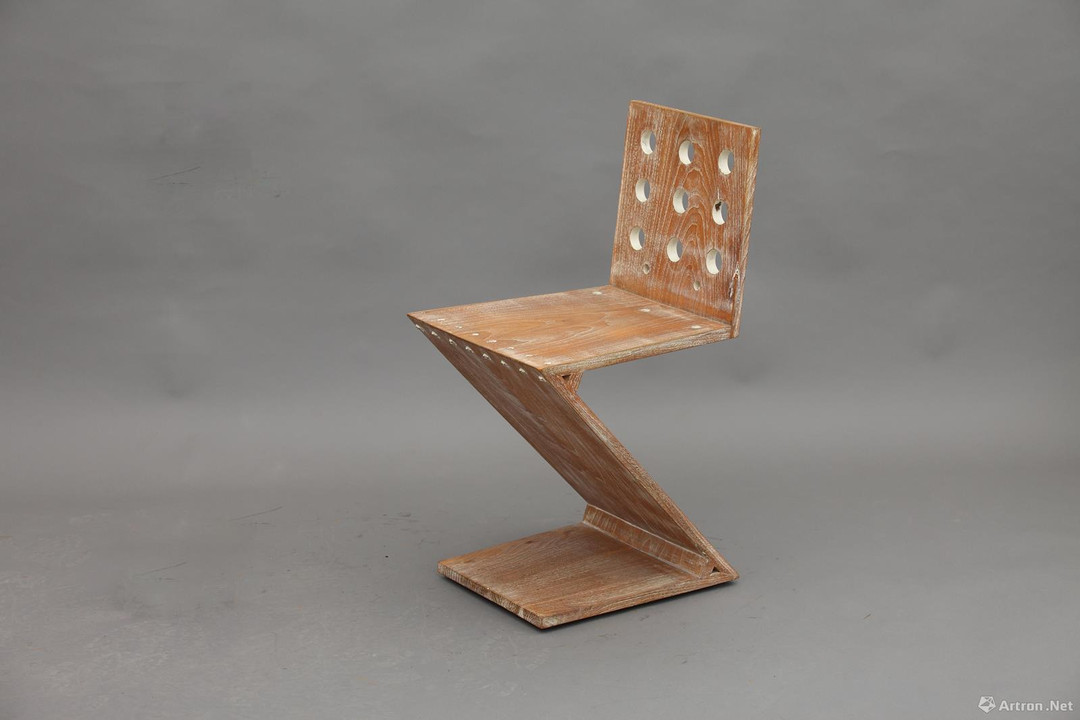 《z形椅子 zig-zag chair》  赫里特·托马斯·里特费尔德  1932-1933