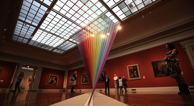博物馆出现最美人造彩虹 用上千种颜色的棉线制成