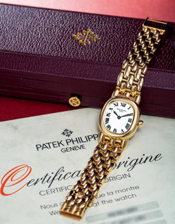 百达翡丽 优美精致，女装黄金链带腕表，型号4830，年份约1994，附原厂证书及表盒