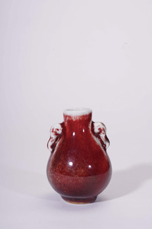红釉象耳瓶