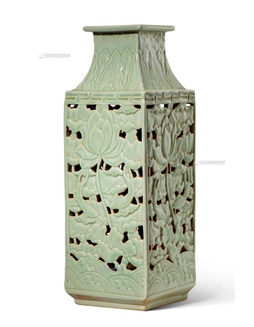 豆青釉镂空雕刻荷塘情趣纹四方瓶