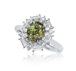 1.34克拉彩绿黄色VS1净度钻石配钻石戒指