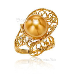 金色南洋珍珠配钻石戒指