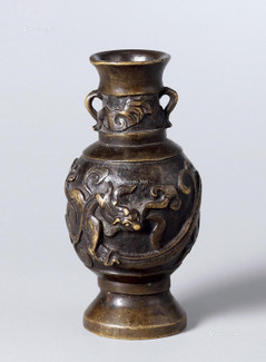 龙纹铜瓶