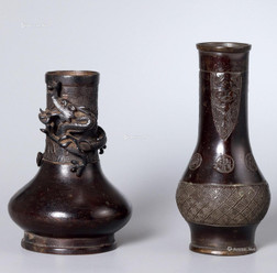 铜浮雕龙纹瓶、“大明宣德年制”瓶