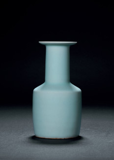 龙泉窑粉青釉纸槌瓶