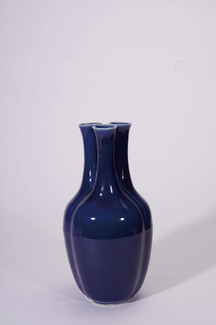 蓝釉三孔瓶