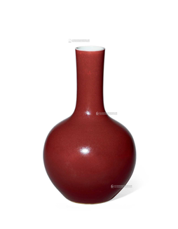 霽紅釉天球瓶