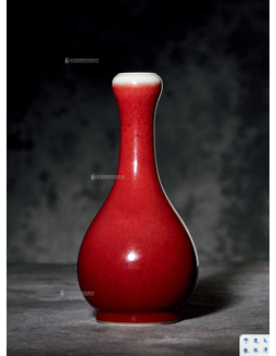 红釉蒜头瓶