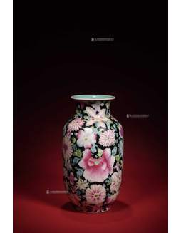 粉彩花卉瓶