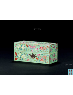 绿地粉彩折枝花蝶图长方盖盒