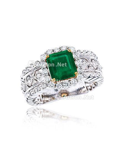 1.77克拉赞比亚艳绿色祖母绿配钻石戒指