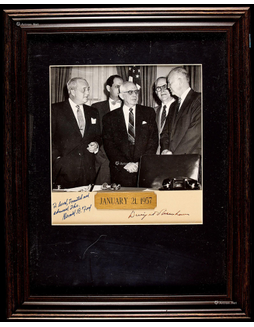 “美国第三十四任总统” 德怀特·戴维·艾森豪威尔（Dwight David Eisenhower）与“美国第三十八任总统”杰拉尔德·鲁道夫·福特（Gerald Rudolph Ford）联合亲笔签名照