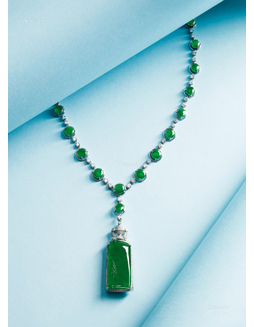 天然满绿翡翠宝瓶配钻石吊坠项链