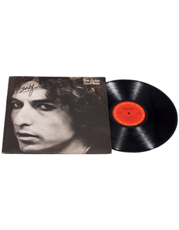 “美国著名摇滚天皇”鲍勃·迪伦（Bob Dylan）亲笔签名原版黑胶唱片《Hard Rain》，附证书