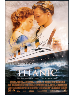 “泰坦尼克号电影男女主角及导演”莱昂纳多·迪卡普里奥（Leonardo DiCaprio）、凯特·温斯莱特（Kate Winslet）、詹姆斯·卡梅隆（James Cameron）三人联合亲笔签名《泰坦尼克号》大幅经典原版海报，附证书