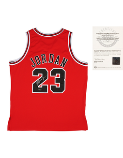 “NBA巨星”迈克尔·乔丹（Michael Jordan）亲笔签名芝加哥公牛队球衣，附证书