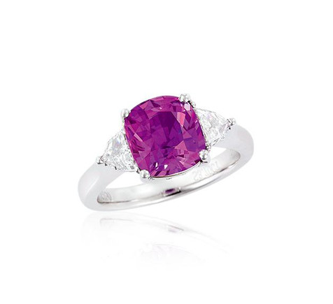 3.67克拉艳紫红色蓝宝石配钻石戒指 未经加热