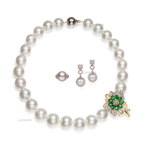 养殖珍珠配翡翠、钻石及彩色宝石项链、戒指及耳环套装