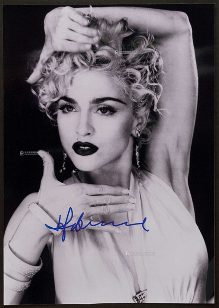 “美国音乐天后”麦当娜（Madonna Ciccone）亲笔签名照，附证书