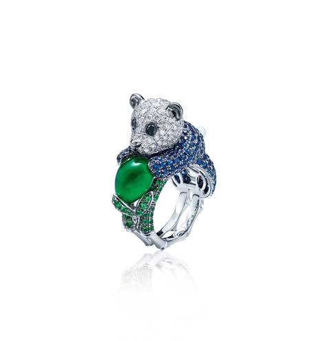 约4.7克拉绿色石榴石配钻石、蓝宝石、石榴石及珍珠「熊猫」戒指