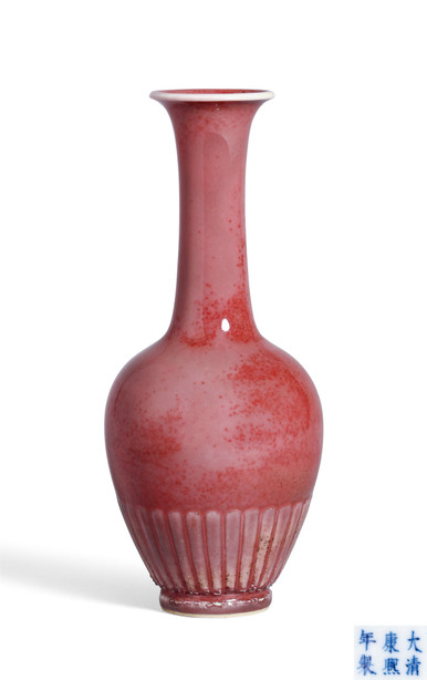 豇豆红釉菊瓣瓶