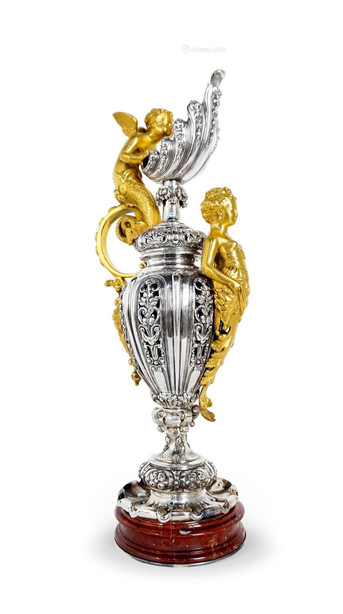 法国 拿破仑三世时期 铜鎏金及镀银人物装饰瓶