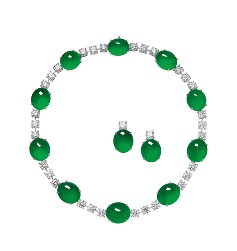 珍罕绝伦 缅甸天然“帝王绿”翡翠蛋面配钻石项链及耳环套装