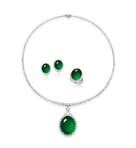 非常重要的缅甸天然满绿翡翠蛋面配钻石项链、戒指及耳环套装
