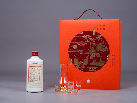 1987年贵州茅台酒（金属盖）与观山礼盒