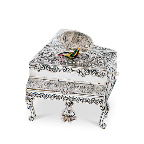 欧洲 银质雕花钢琴鸟音盒
