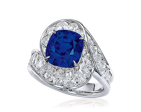 3.85克拉缅甸蓝宝石配钻石戒指，未经加热