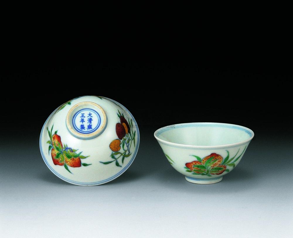 1334 清雍正 斗彩三果小杯 (两件)