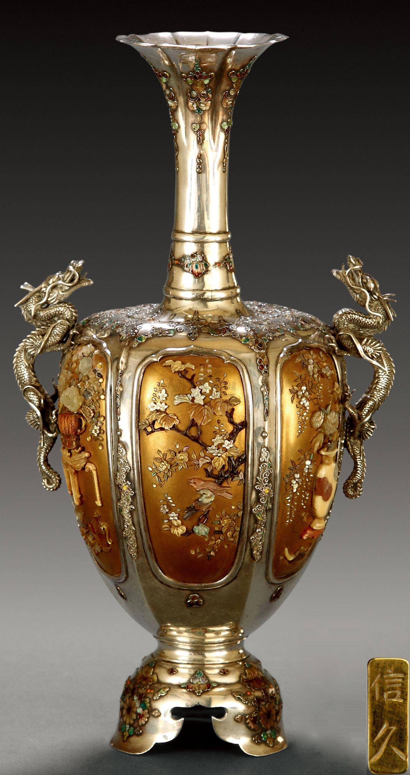 119319世纪银嵌百宝龙耳瓶