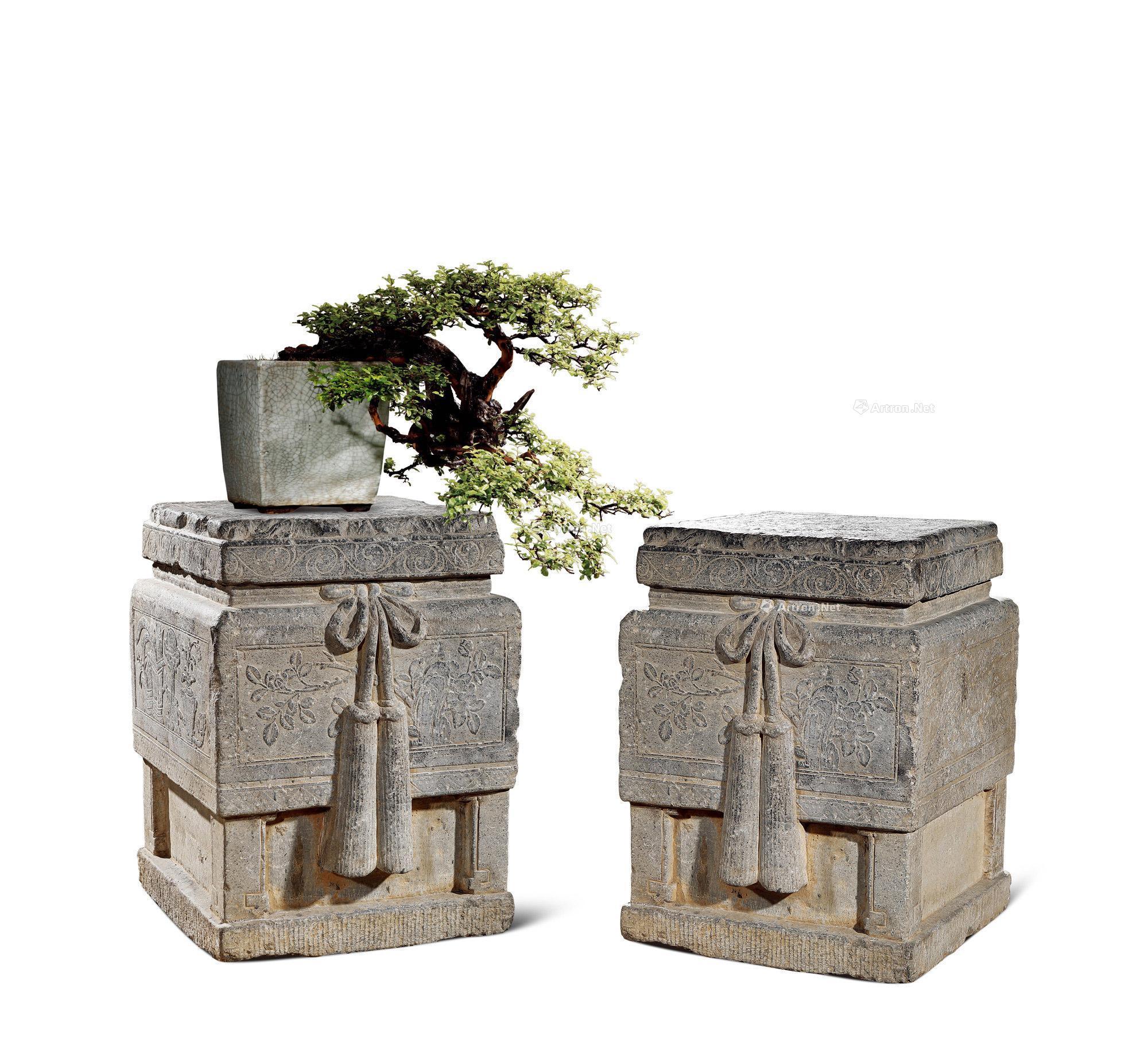 1005清青石花卉纹绳结花台一对