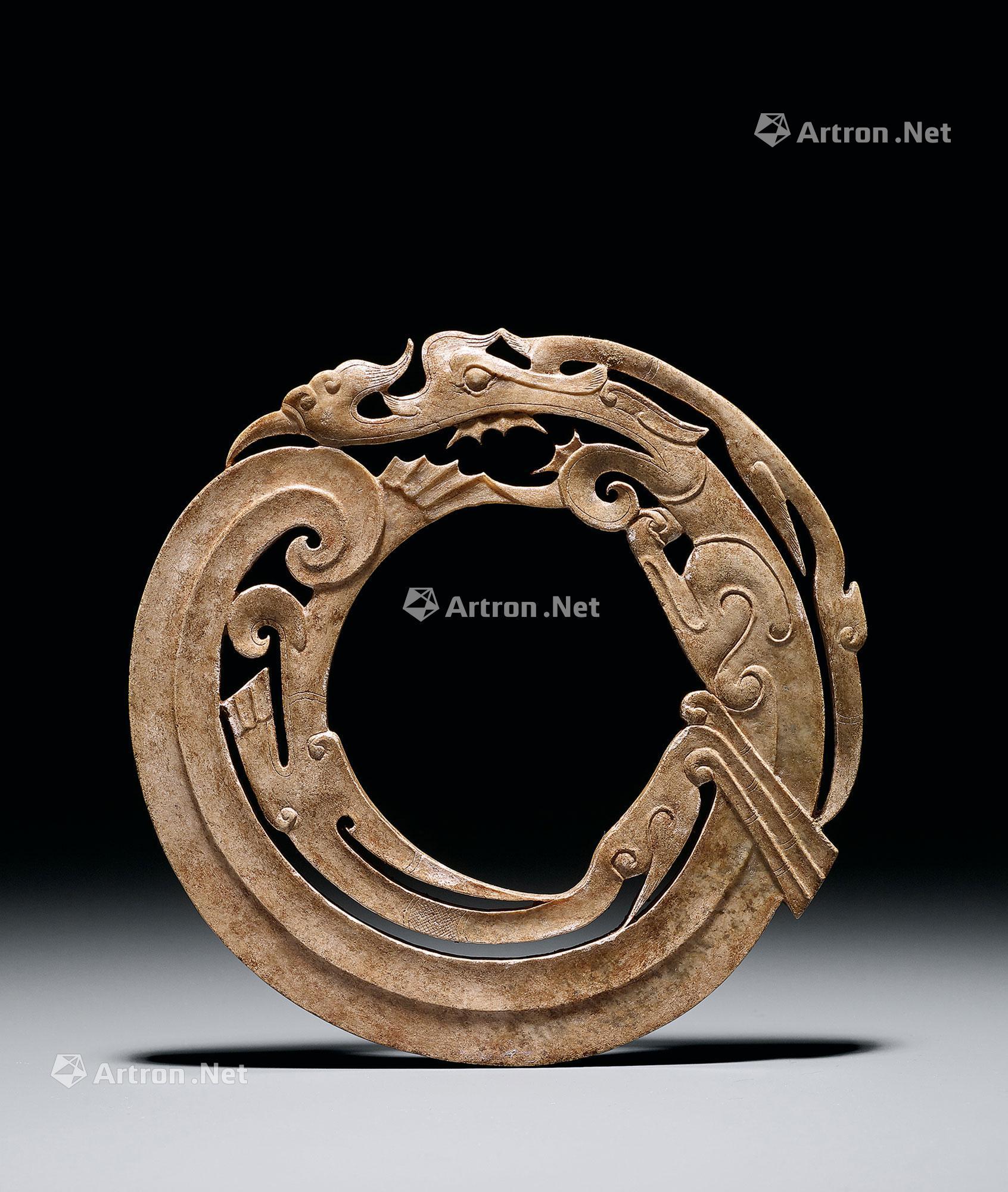 玉镂雕咬尾龙珮-「齐玉异采」璇玉楼古玉萃珍-雅昌拍卖