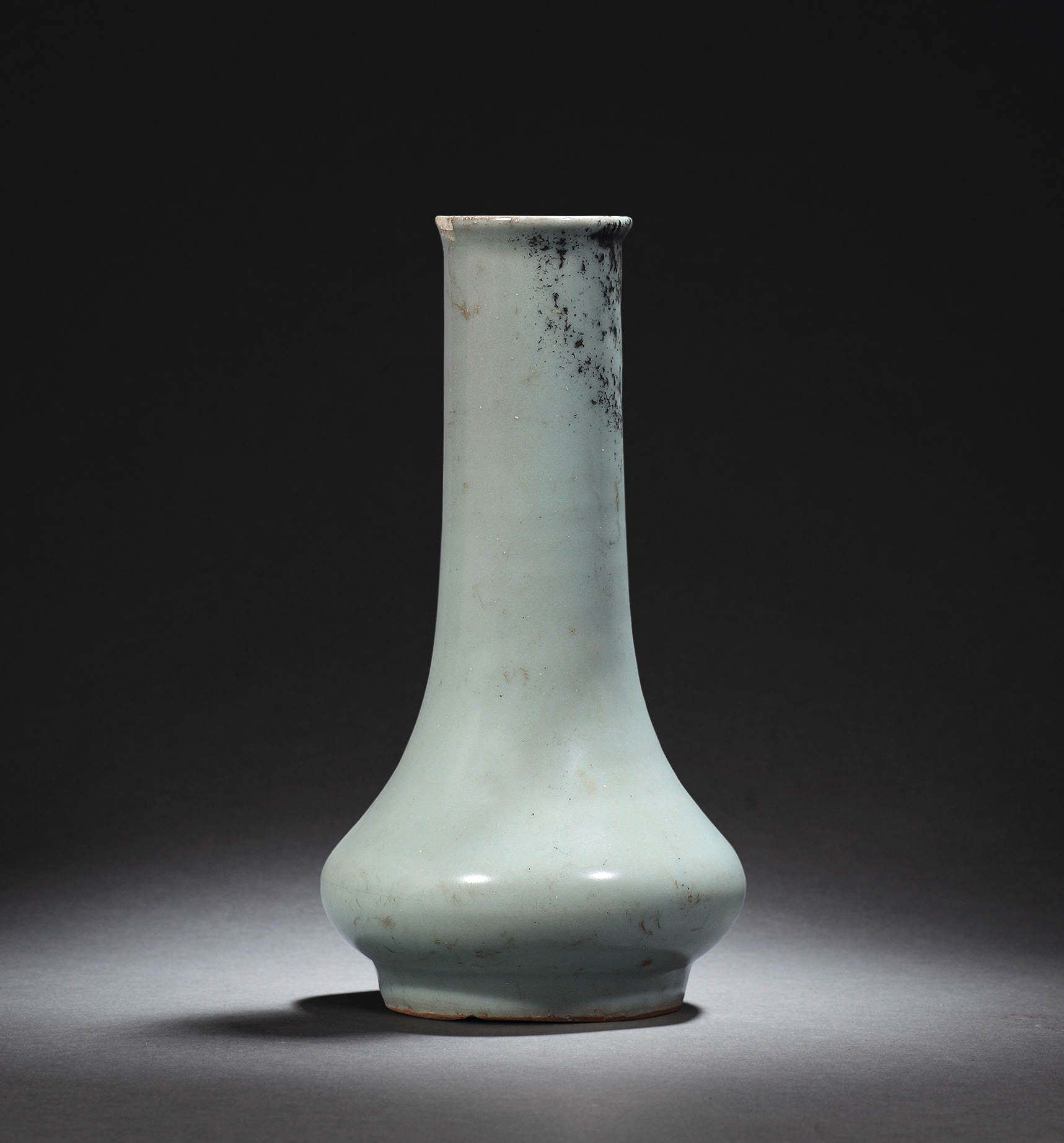 7220 元 龙泉长颈瓶