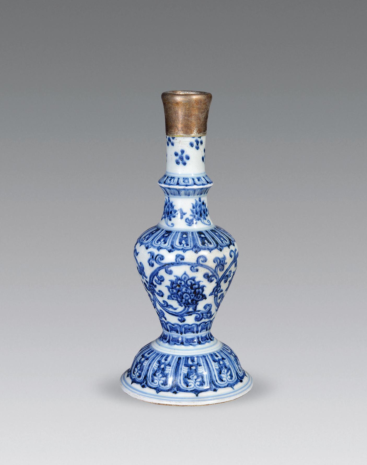 青花缠枝莲纹烛台-瓷器 玉器 工艺品-雅昌拍卖