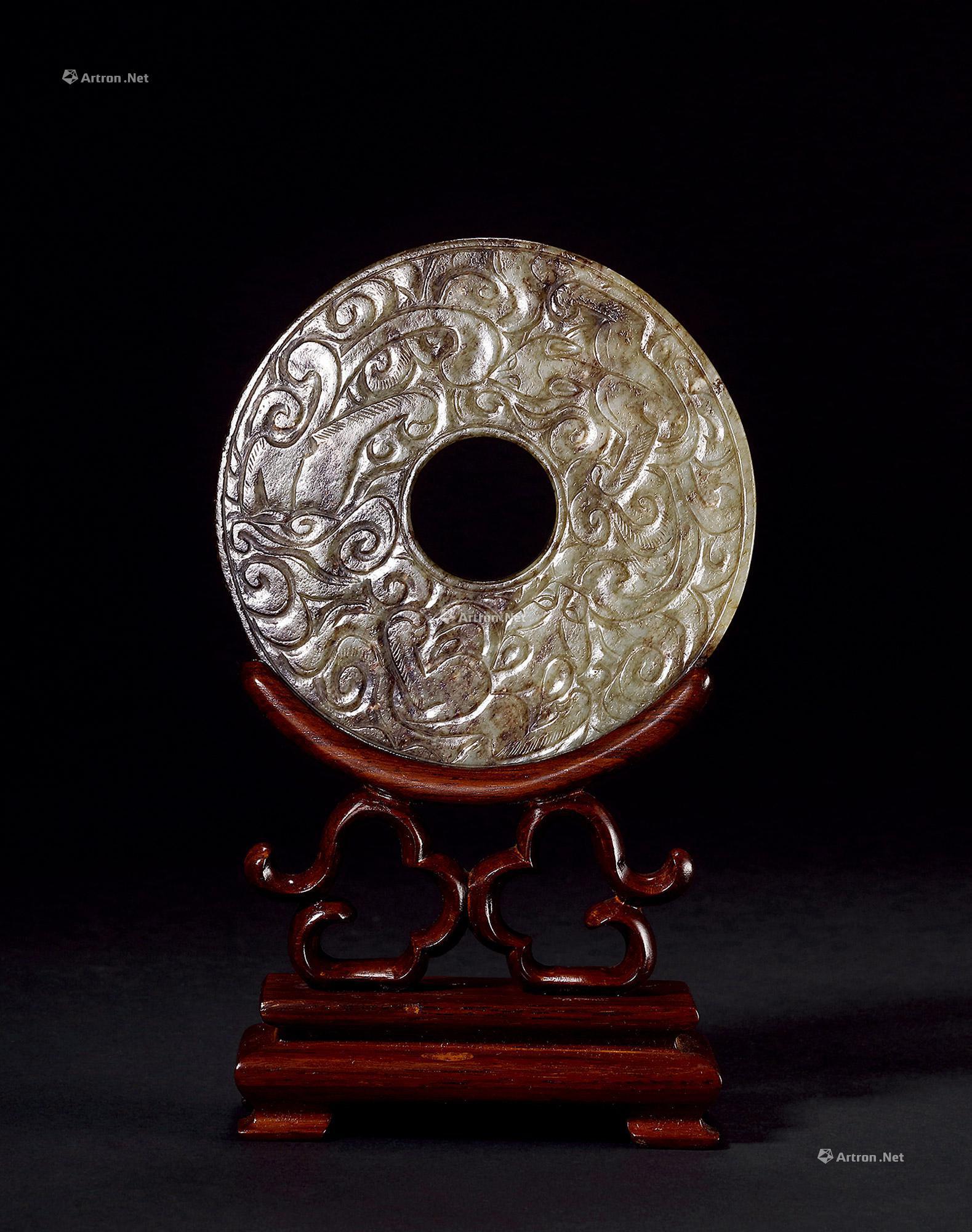 5027明青玉雕双螭纹璧