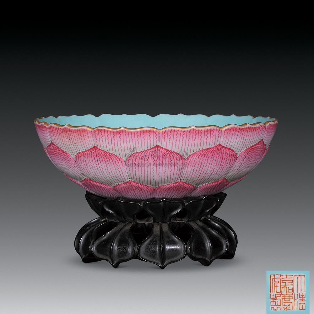 0487清嘉庆粉彩荷花碗