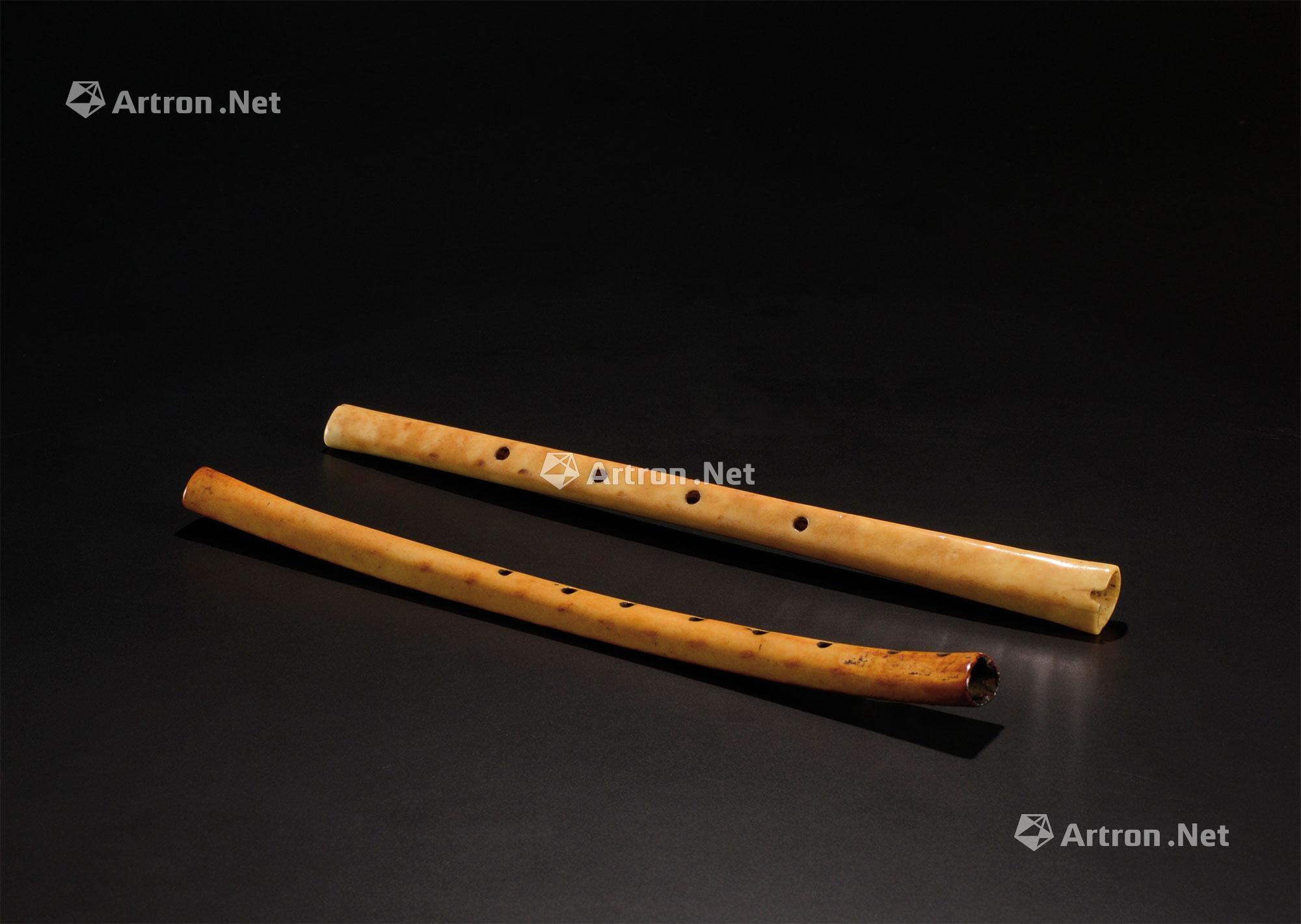 304618世纪鹰骨笛两支