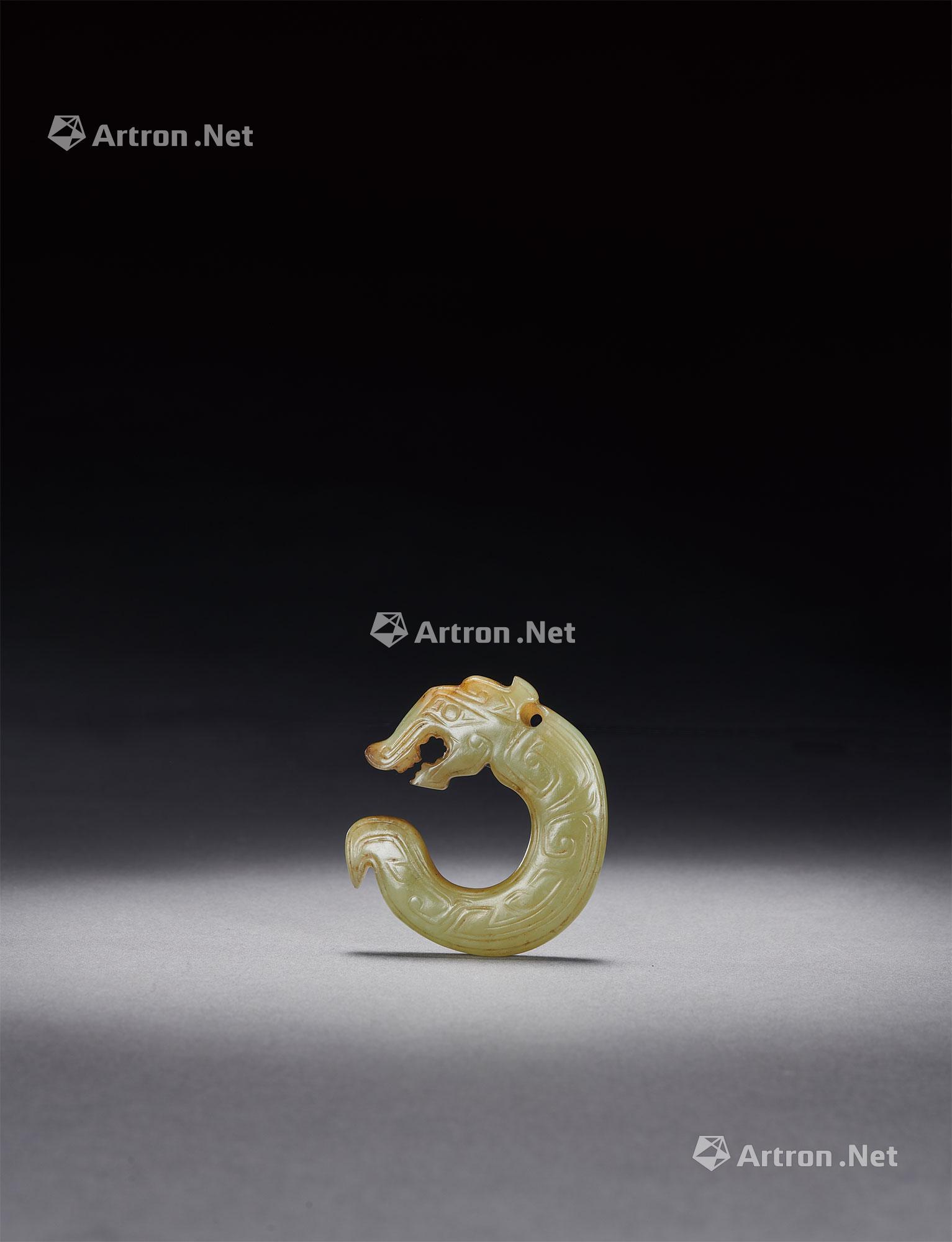 2184清代青玉玦形龙