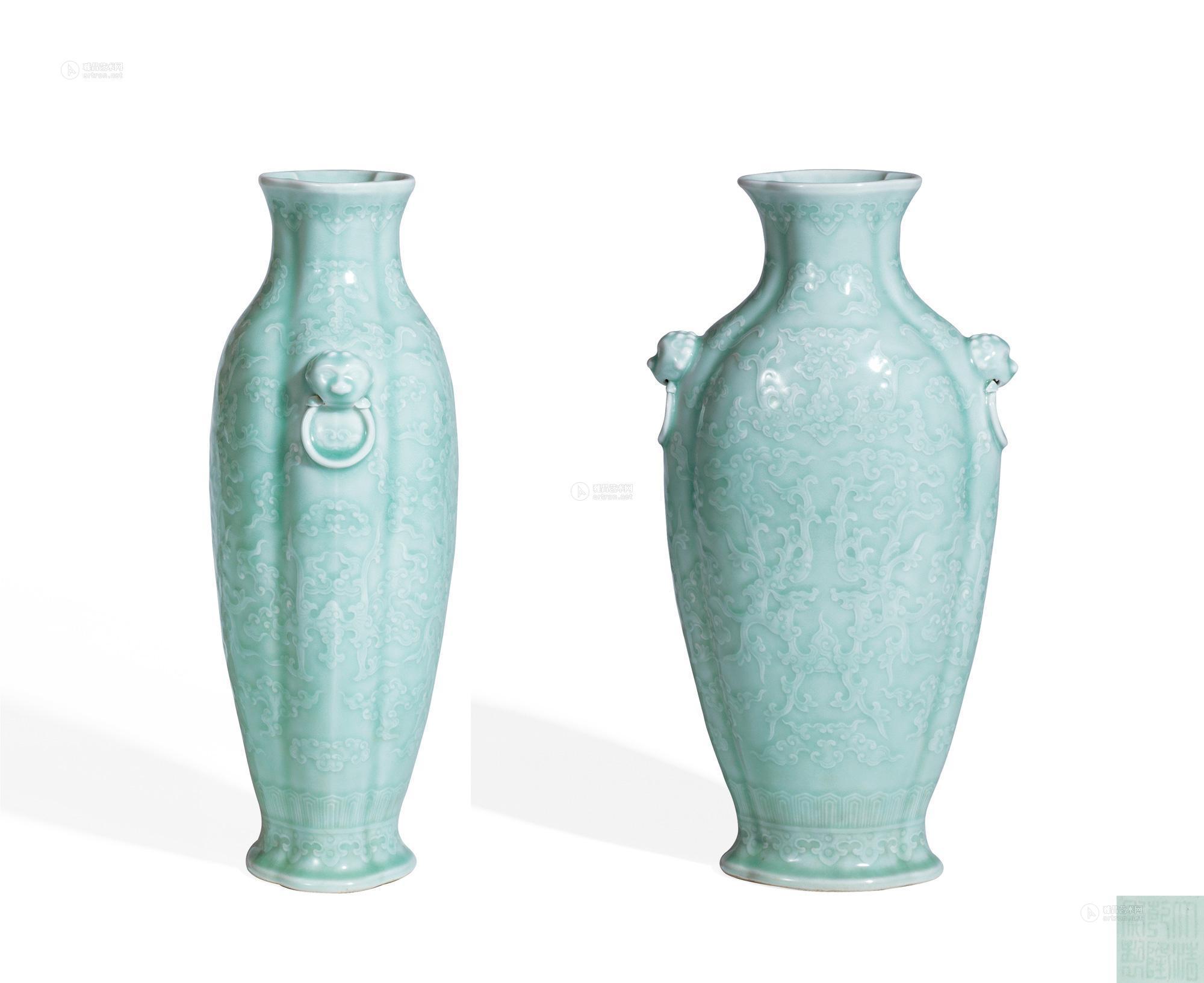 7026清乾隆粉青釉浮雕夔龙纹双铺首海棠尊