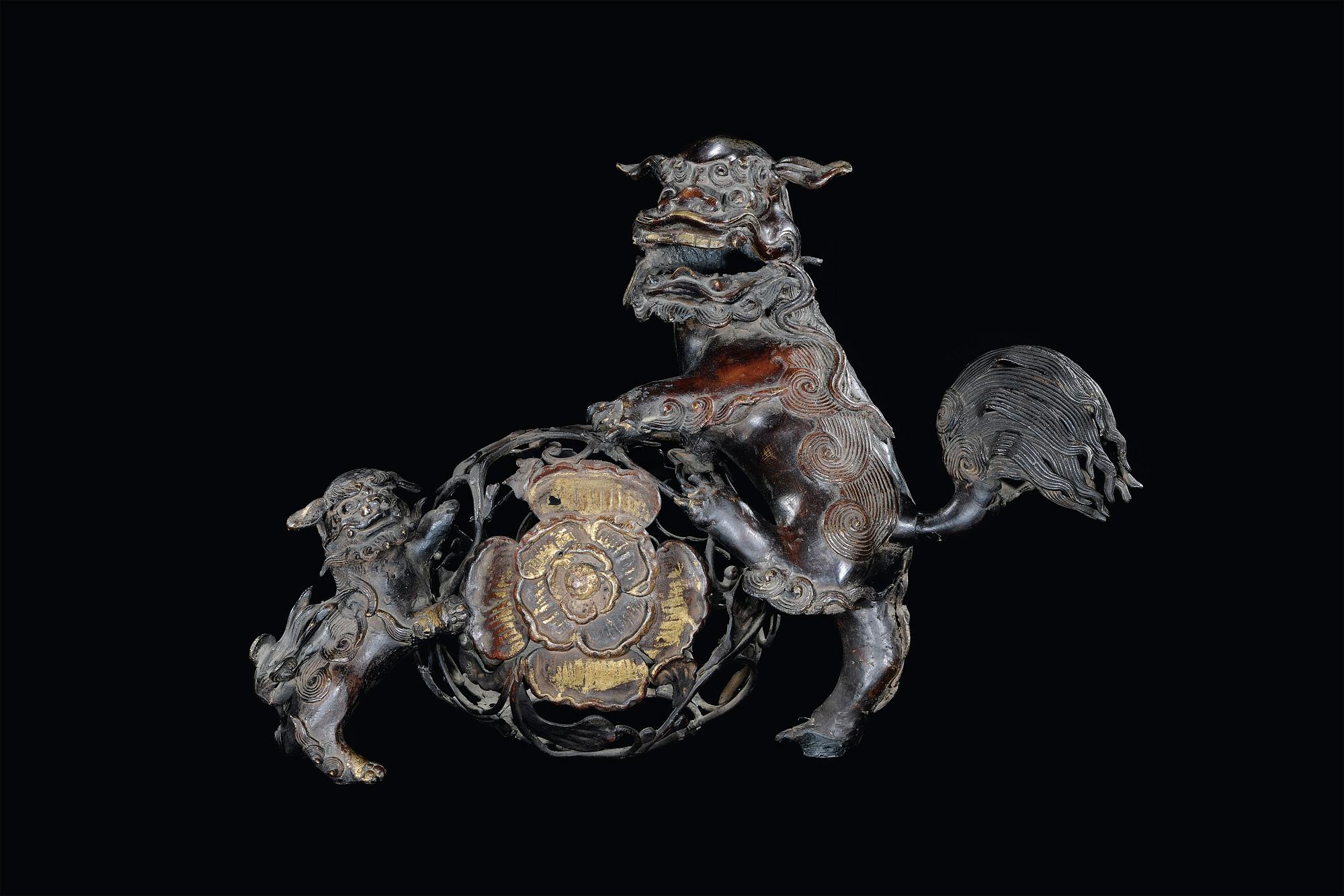 铜鎏金双狮戏球-中国陶瓷及艺术珍玩拍卖-雅昌拍卖