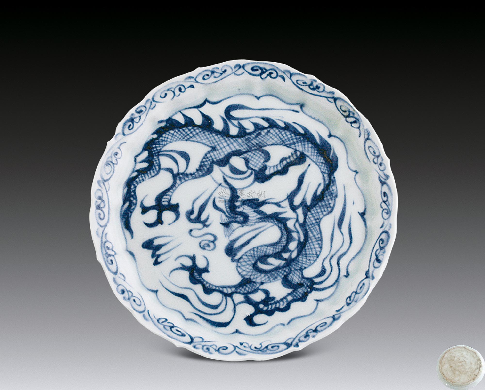 0140元代青花龙纹菱口盘