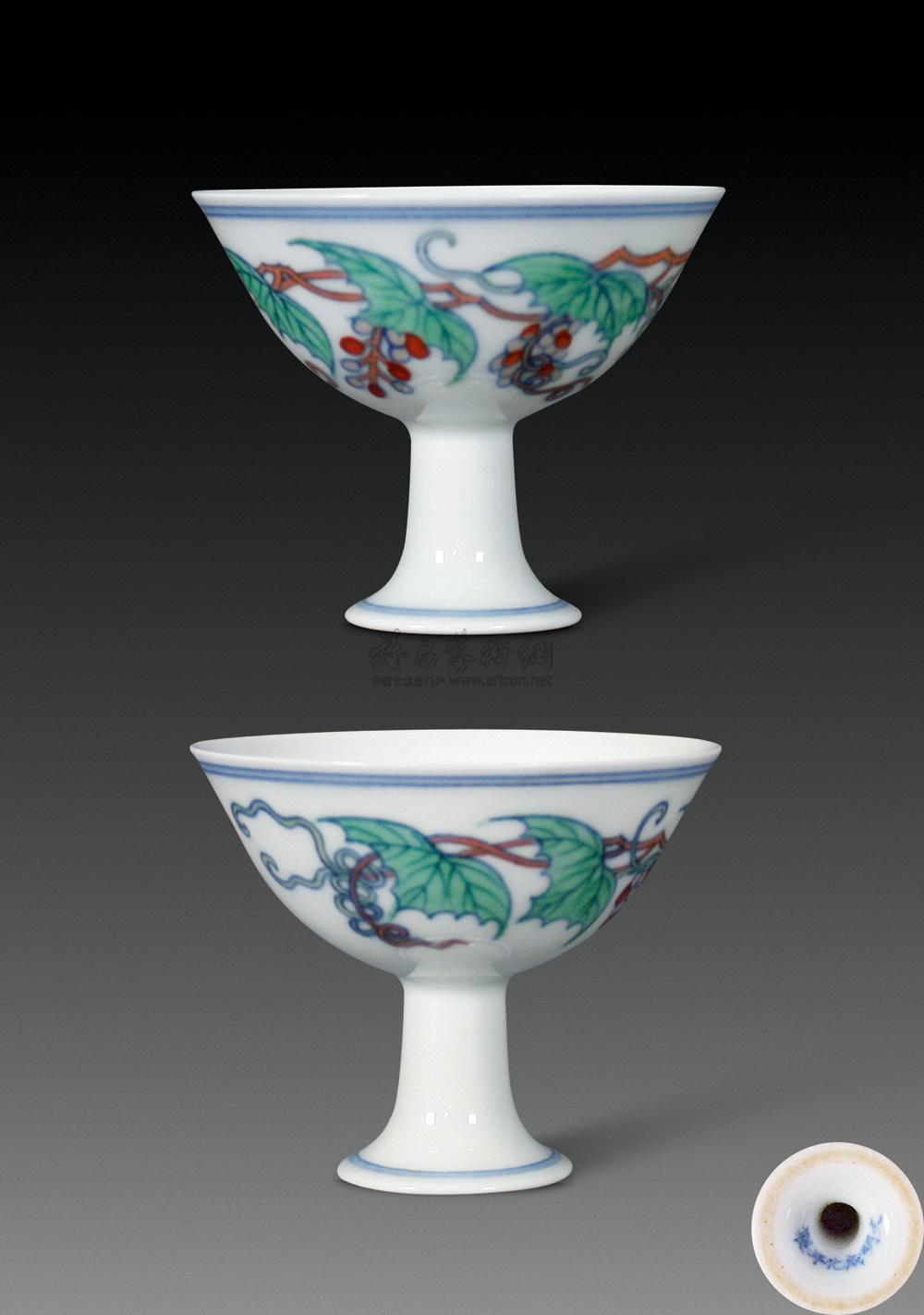 0101 明 斗彩高足葡萄纹杯