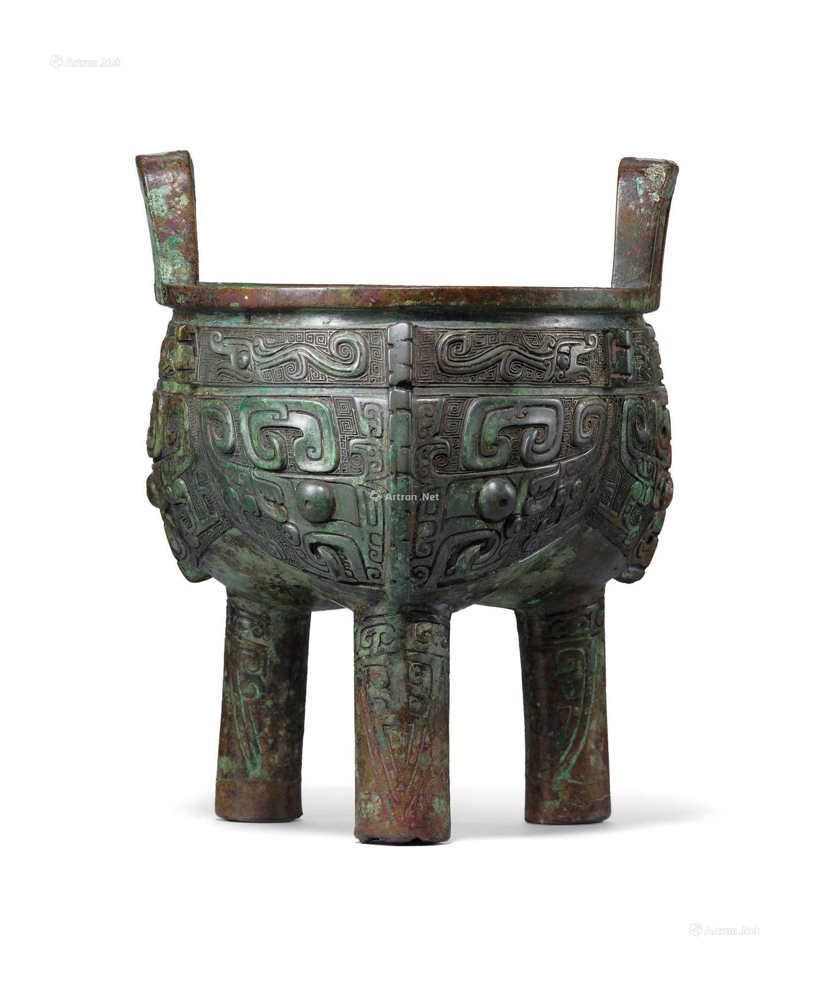 2802商晚期青铜饕餮纹鬲鼎