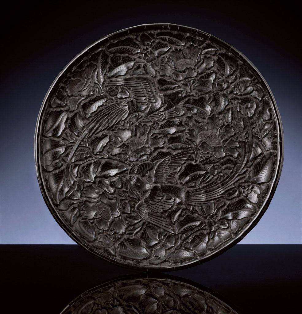 剔黑山茶绶带圆盘-千文万华-李氏家族重要漆器珍藏(ii)-雅昌拍卖