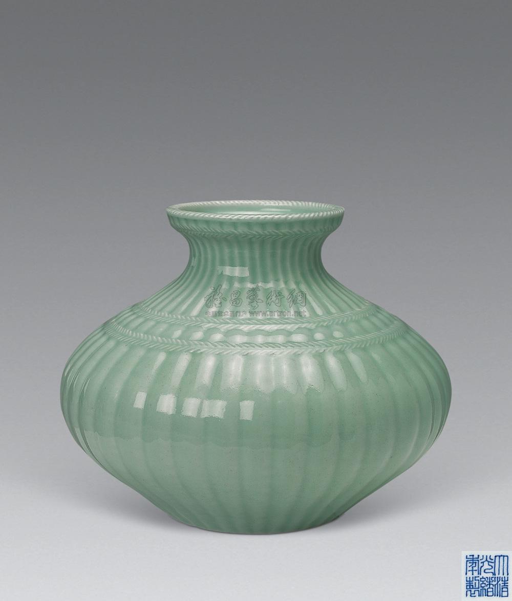 0441清光绪豆青釉鱼篓尊