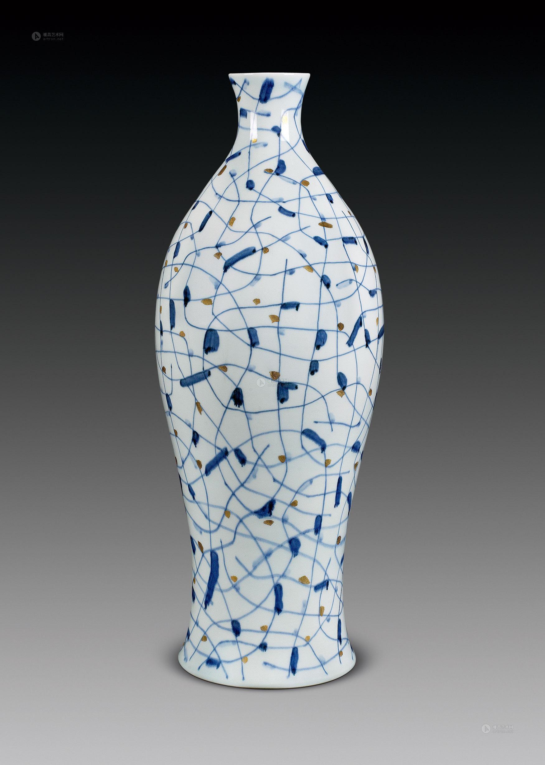 白明 青花描金《残舞飞金》瓷瓶-器成天下走——现当代艺术陶瓷(第3期